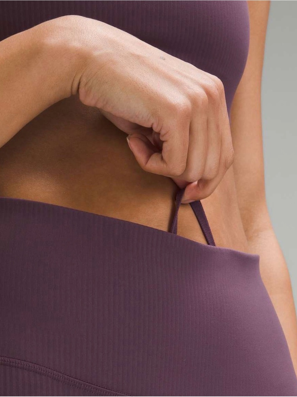 Lululemon Wunder Train High-Rise Ribbed
Tight 28"